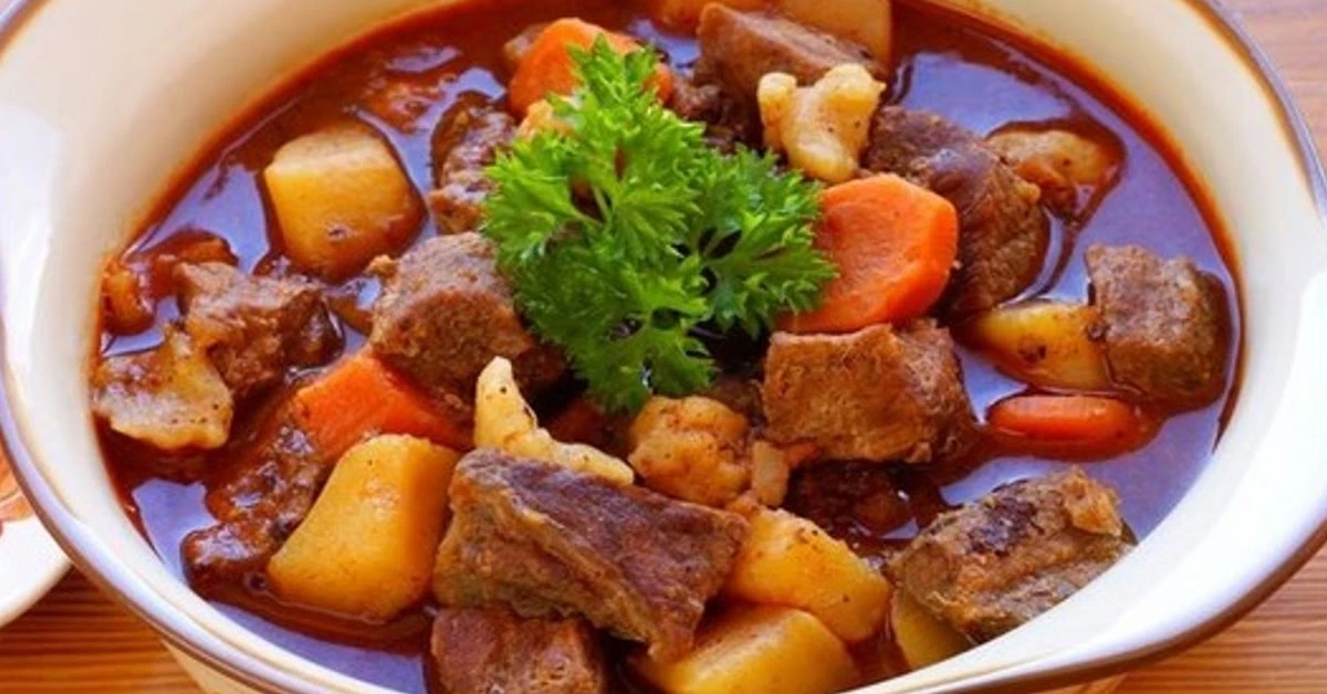 Hướng dẫn cách nấu bò sốt vang khoai tây cà rốt