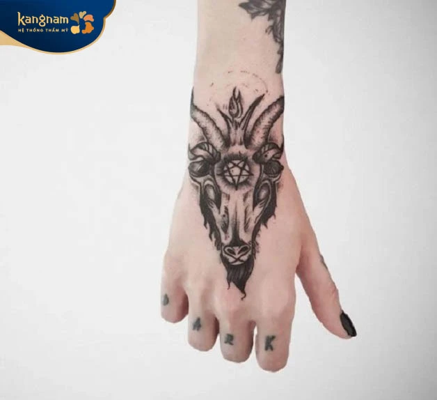 Hình xăm mu bàn tay chất thể hiện sức mạnh và ý nghĩa