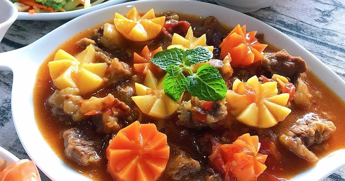 Hướng dẫn cách nấu bò sốt vang khoai tây cà rốt