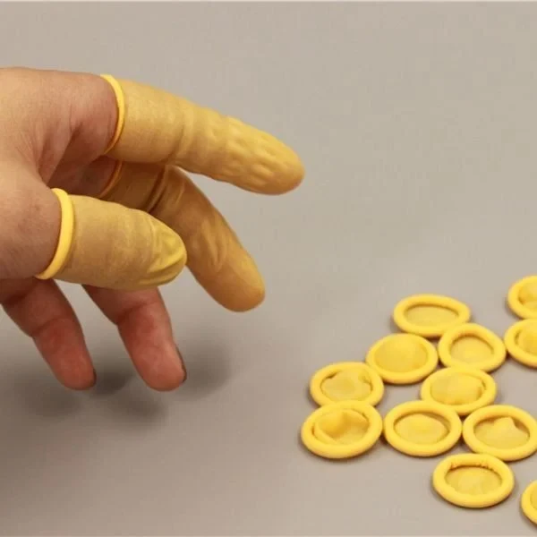 Tầm Quan Trọng Của Bao Ngón Tay Trong Ngăn Ngừa Ô Nhiễm