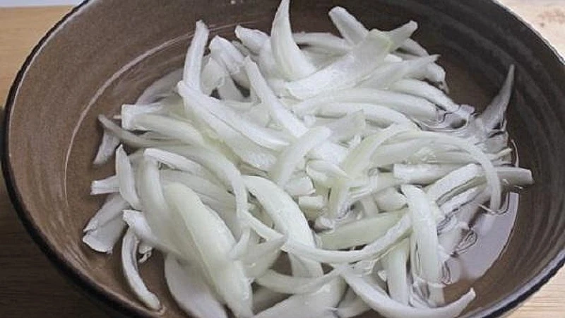 7 cách làm hành tây, hành tím bớt hăng chỉ trong tíc tắc mà bạn nên biết