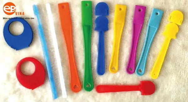 Quạt nhựa nan hoa quảng cáo