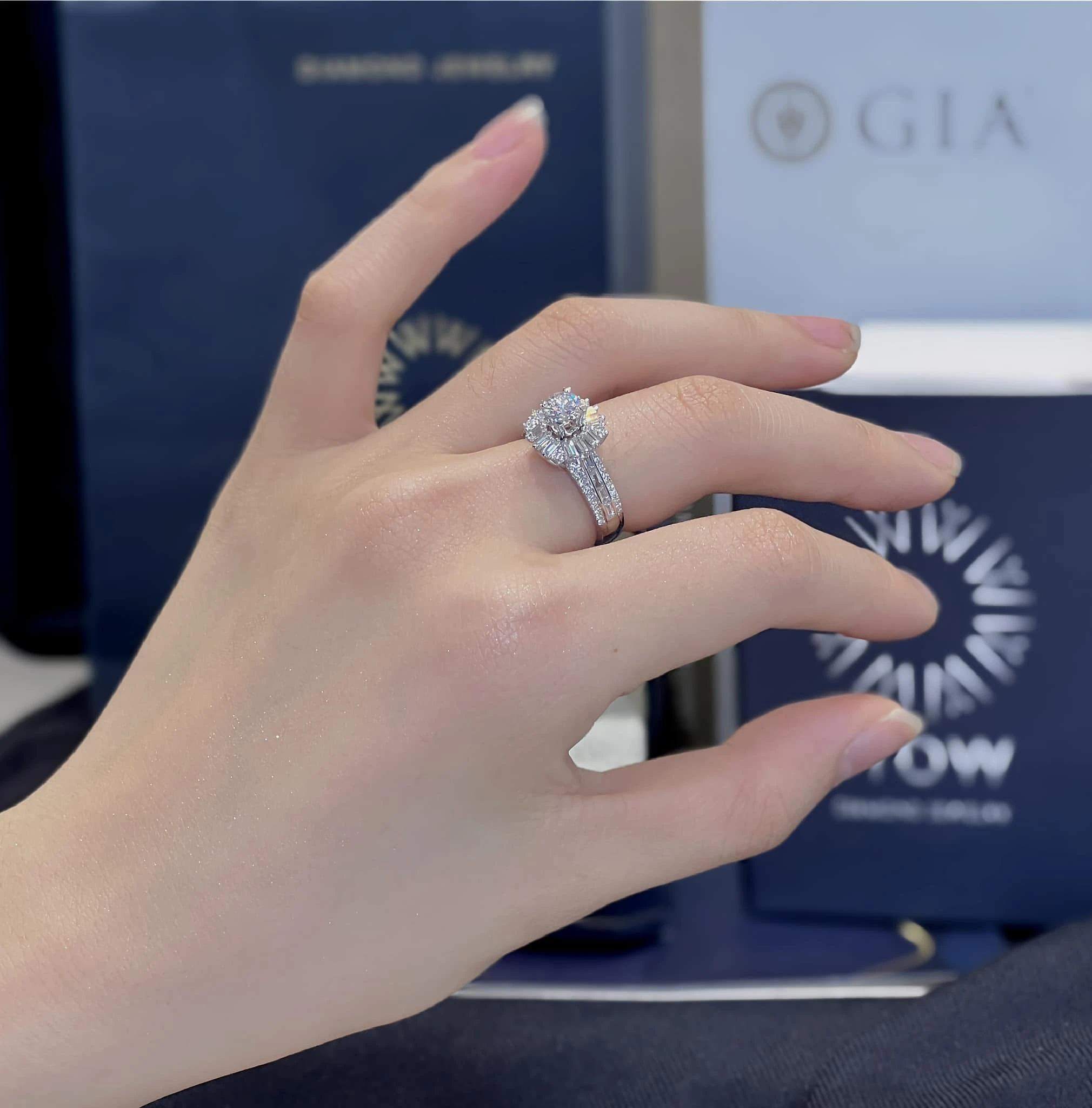 Phong Tục và Ý Nghĩa: Nữ Đeo Nhẫn Cưới Tay Trái Được Không?