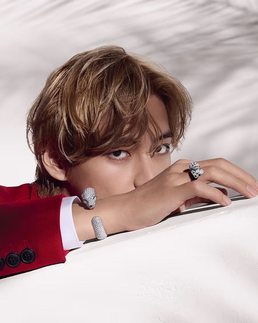 Ý Nghĩa Đeo Nhẫn Ngón Áp Út Tay Phải Nữ Trong Văn Hóa