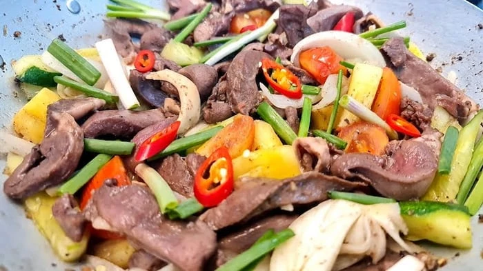 Ghi lại ngay 2 phương pháp tạo nên món tim lợn xào hành tây thơm ngon và nhanh chóng - Mytour