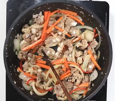 Hương vị thơm ngon của món thịt lợn xào hành tây