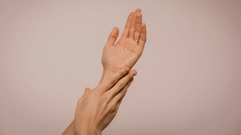 Nguyên nhân điển hình dẫn tới tình trạng đau khớp ngón tay cái