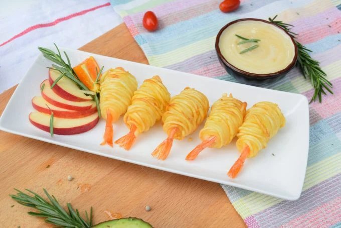Tôm cuộn khoai tây chiên ngon miệng dễ làm tại nhà