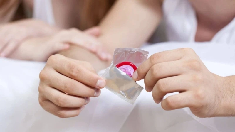 Quan hệ bằng tay có thai không​? Các biện pháp tránh thai an toàn và hiệu quả