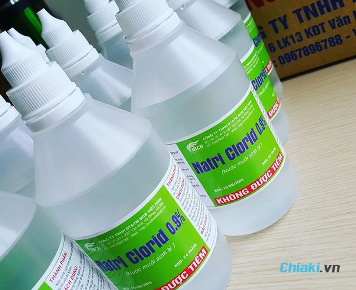 Tẩy trang hiệu quả với nước muối sinh lý an toàn