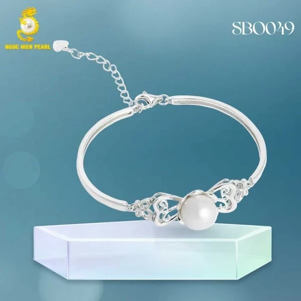 Đeo vàng tay trái: Tài lộc và may mắn trong phong thủy