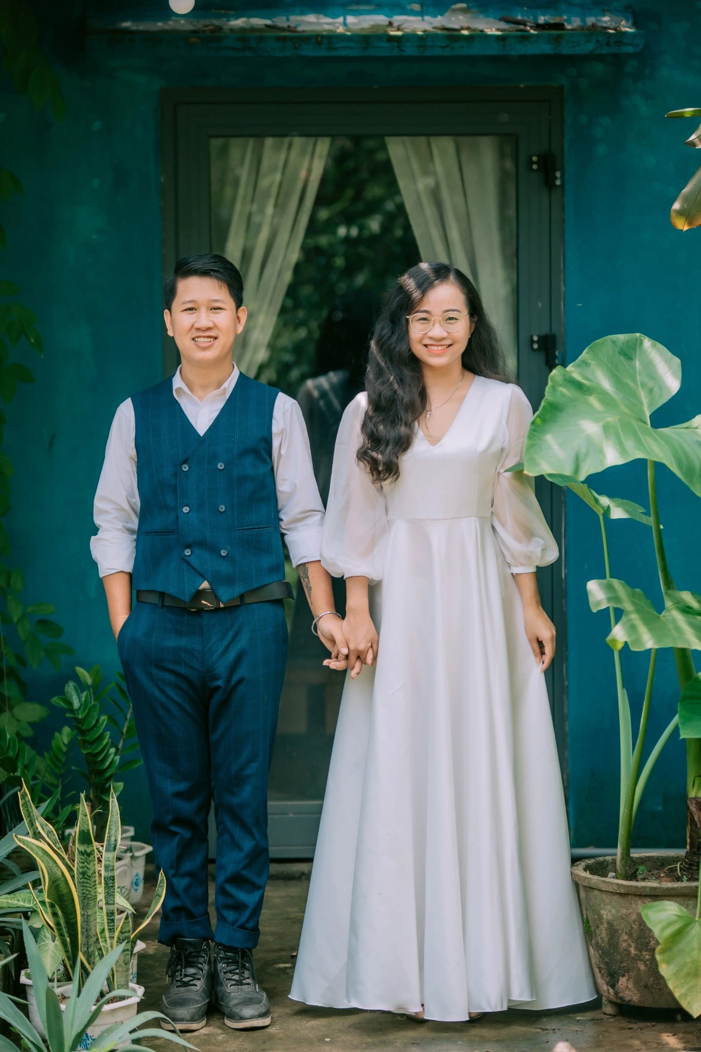 Hành Trình Yêu Thương: Nắm Tay Trên Xe Máy