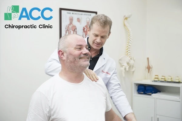 Đau cơ bắp tay có sao không? Nguyên nhân & cách điều trị hiệu quả