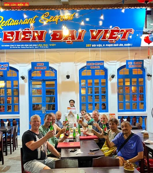 Quyến luyến vị ngon từ ốc bàn tay “cong” hiếm có ở Sài Gòn