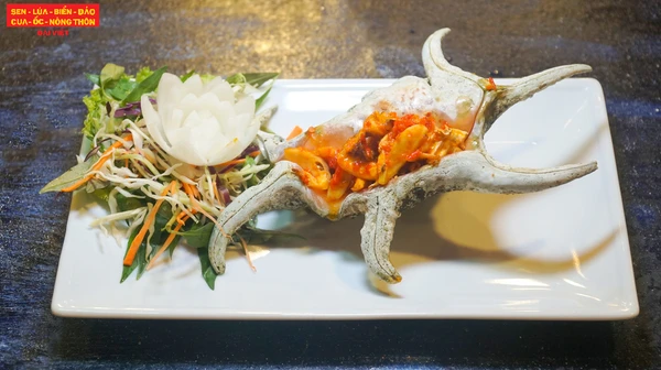 Quyến luyến vị ngon từ ốc bàn tay “cong” hiếm có ở Sài Gòn