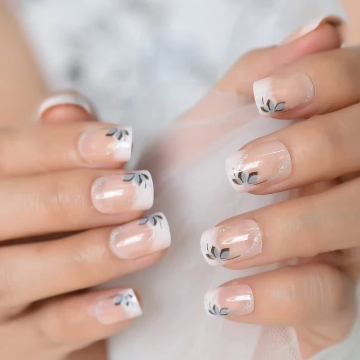 7 Phong Cách Làm Móng Tay Giả Tại Nhà - Đẹp và Đơn Giản