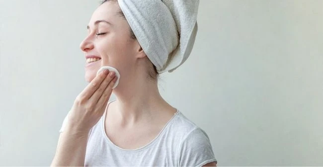 Hướng dẫn cách dùng nước tẩy trang đúng chuẩn, an toàn cho da