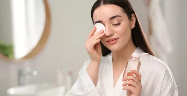 Hướng dẫn cách dùng nước tẩy trang đúng chuẩn, an toàn cho da