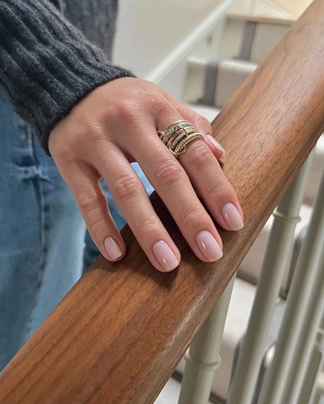 Xu Hướng Móng Tay 2024: Màu Hồng Baby và Xanh Bạc Hà