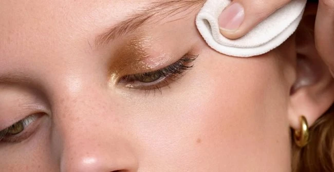 Hướng dẫn cách dùng nước tẩy trang đúng chuẩn, an toàn cho da