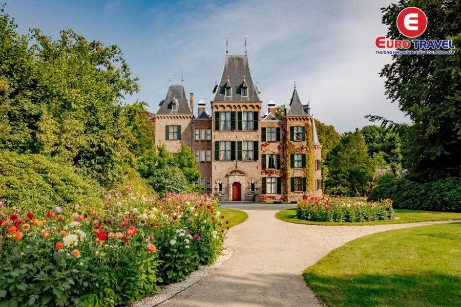 Đắm mình với hoa Tulip trong Vườn hoa Keukenhof Hà Lan