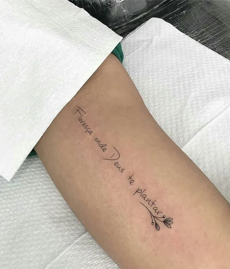 Tổng hợp 666+ hình xăm chữ ở bắp tay đẹp, độc đáo - Genztattoo