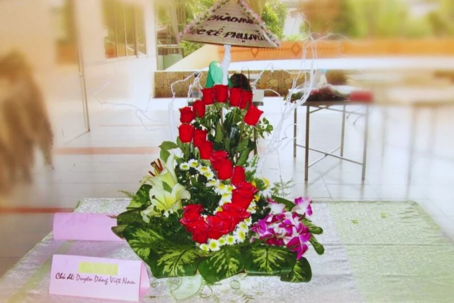 Tổng Hợp 10+ Cách Cắm Hoa 8/3 Kèm Bài Thuyết Trình Mô Tả Sâu Lắng Nhất