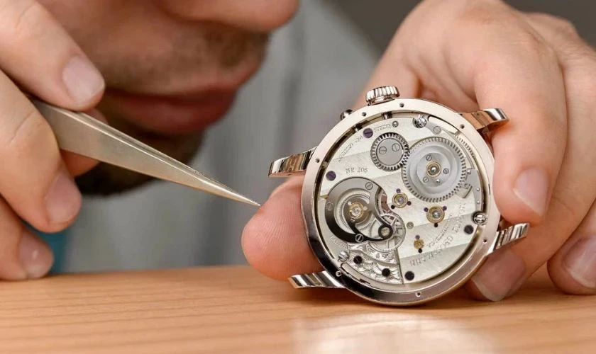 Cách thay pin đồng hồ đeo tay tại nhà đơn giản