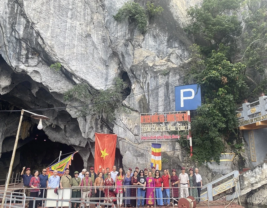 Tour Thác Bờ Hòa Bình Giá Rẻ Review Kinh Nghiệm Du Lịch 2024