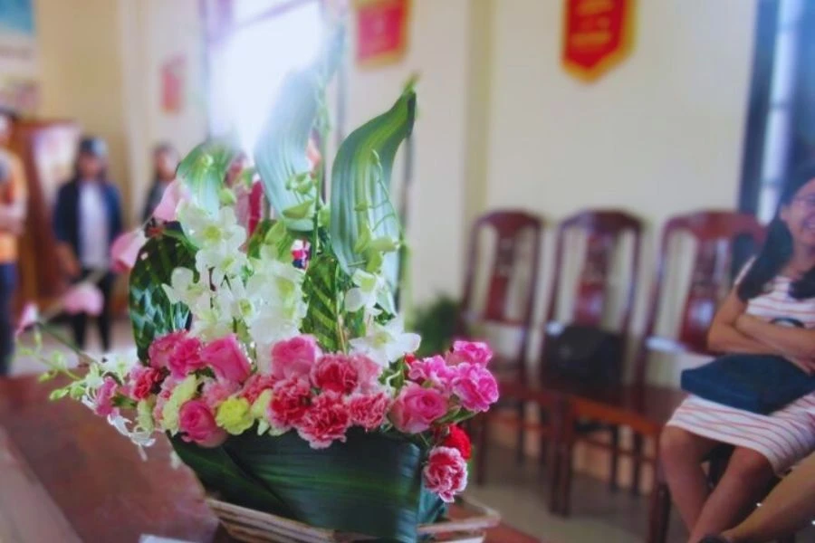 Cắm hoa 8/3: Nghệ thuật tạo nên sức sống mới