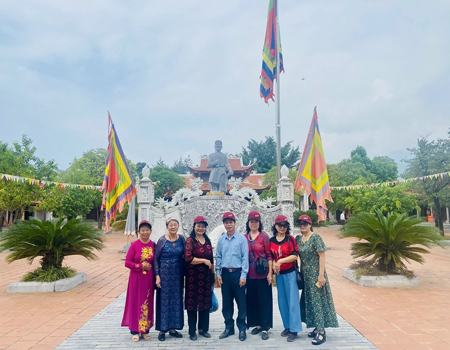 Tour Thác Bờ Hòa Bình Giá Rẻ Review Kinh Nghiệm Du Lịch 2024