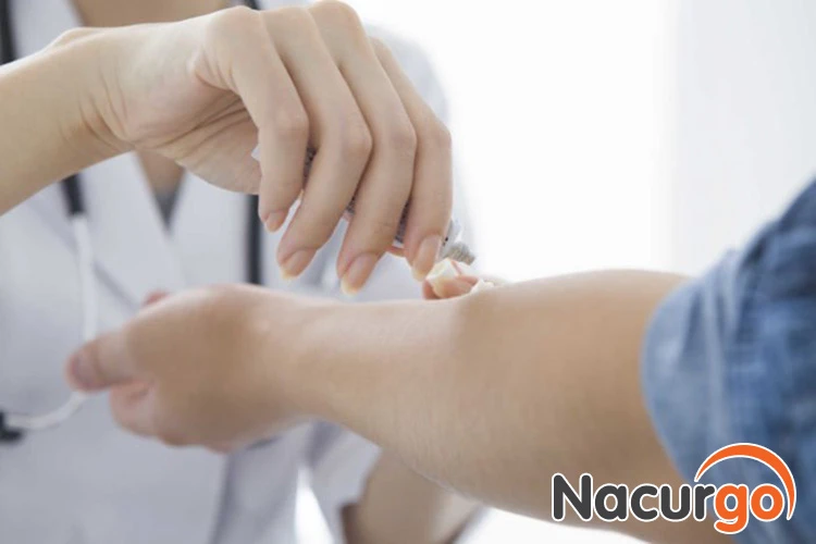 Hướng dẫn cách sát trùng vết thương bị ngã, té xe tránh nhiễm trùng!