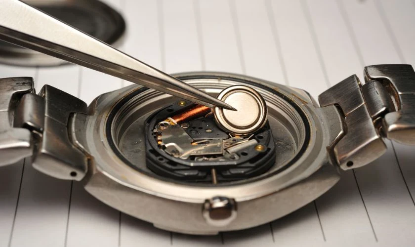 Cách thay pin đồng hồ đeo tay tại nhà đơn giản