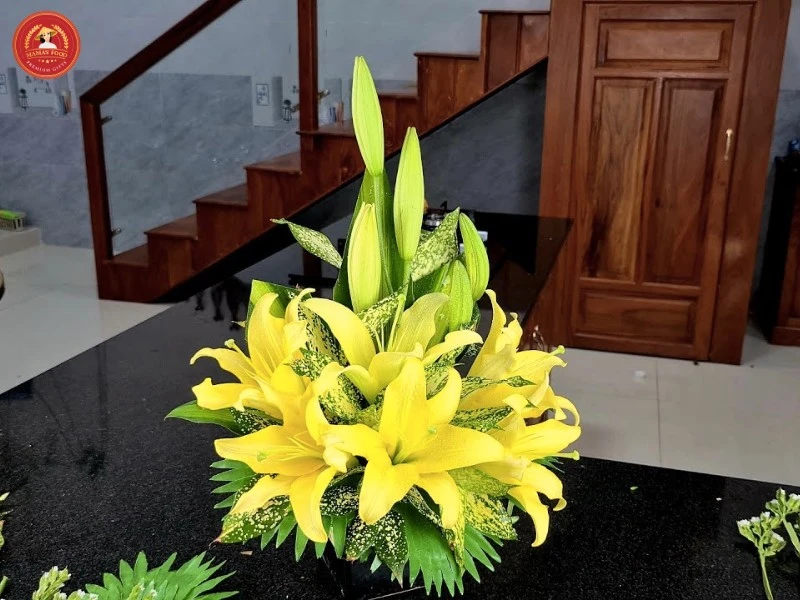 10+ cách cắm hoa ly ngày Tết tươi lâu, bền màu để đón lộc vào nhà