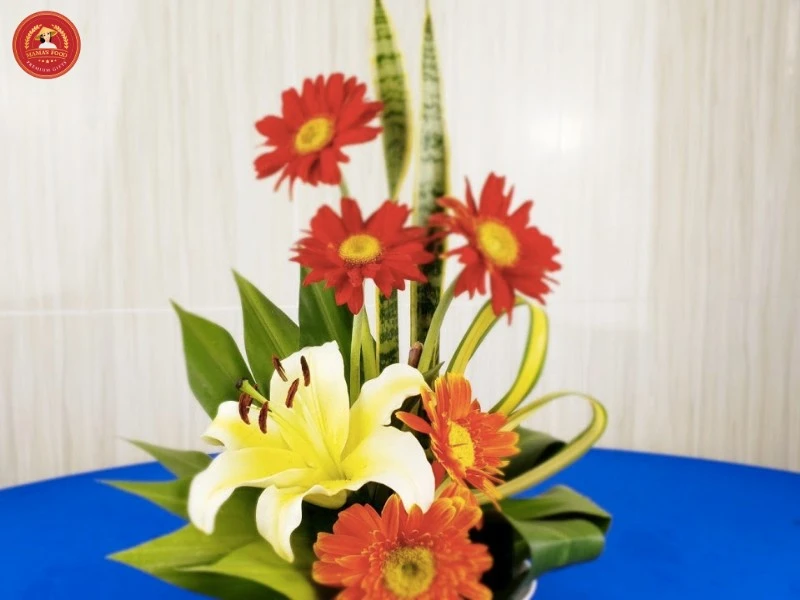 10+ cách cắm hoa ly ngày Tết tươi lâu, bền màu để đón lộc vào nhà