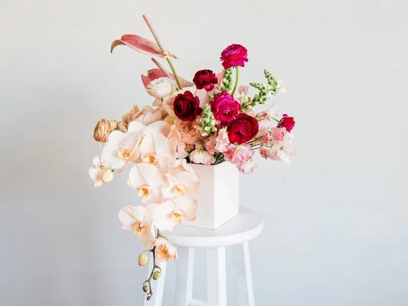 Gợi ý 30+ mẫu và cách cắm hoa 20/11 tặng thầy cô đẹp, ý nghĩa