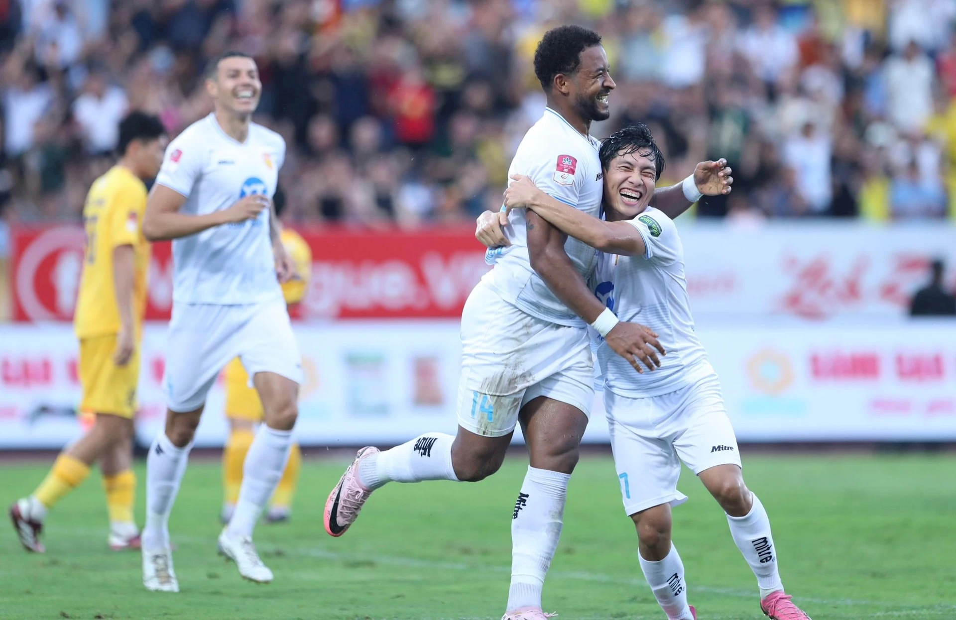 Nam Định đối đầu Khánh Hòa trong trận cầu quyết định