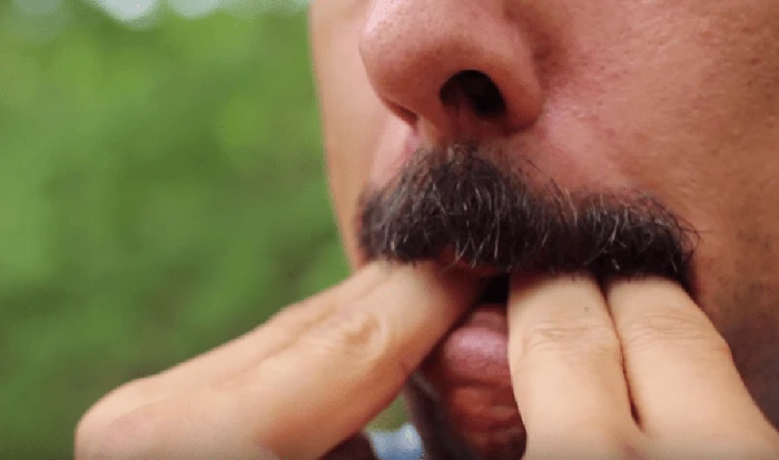 Hướng dẫn cách huýt sáo bằng tay một cách đơn giản, thực hiện dễ dàng