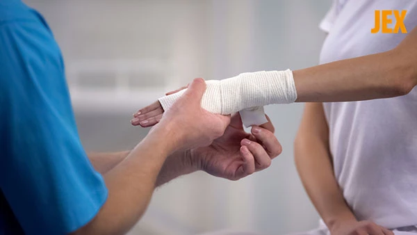 Hiểu Rõ Về Trật Cổ Tay: Nguyên Nhân và Cách Chữa Trị