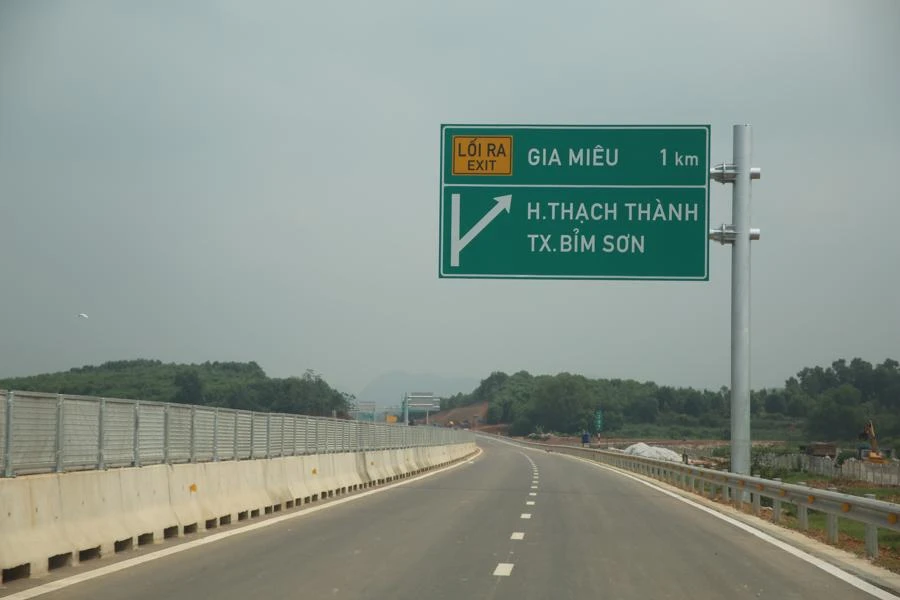 Cận cảnh cao tốc 12.000 tỷ nối liền Ninh Bình - Thanh Hóa thông xe hôm nay - Nhịp sống kinh tế Việt Nam & Thế giới