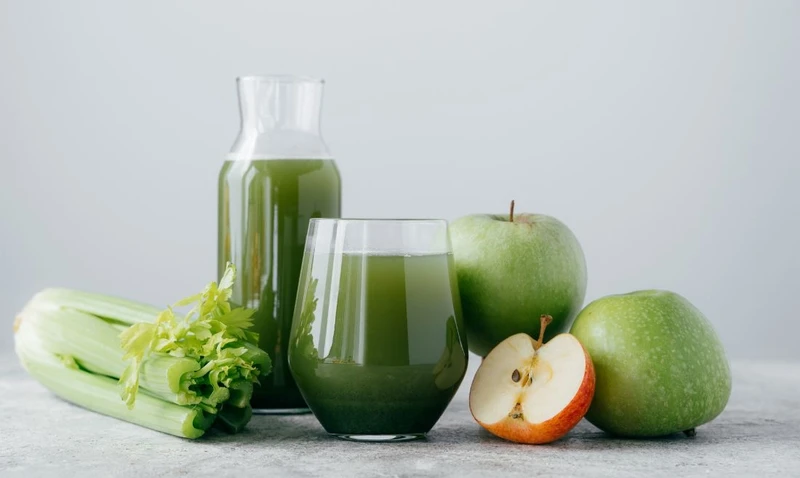 Cách uống nước ép cần tây giảm cân cho người mới bắt đầu