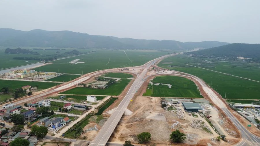 Cận cảnh cao tốc 12.000 tỷ nối liền Ninh Bình - Thanh Hóa thông xe hôm nay - Nhịp sống kinh tế Việt Nam & Thế giới