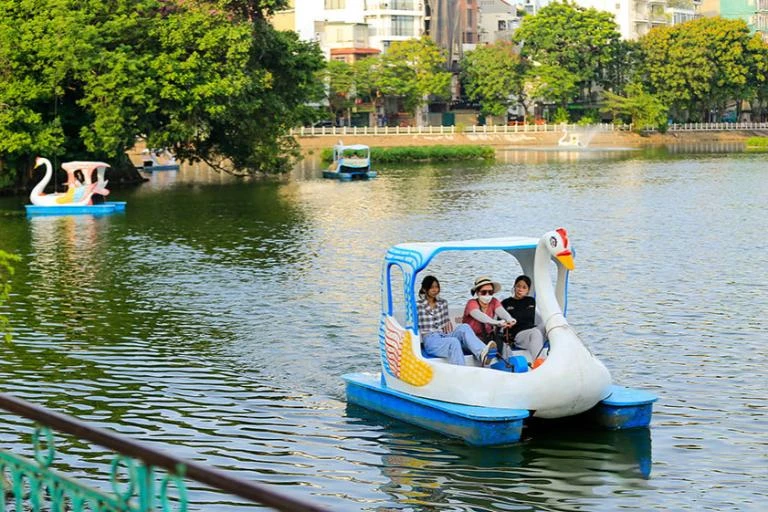 Kinh nghiệm du lịch hồ Tây: Lịch trình, Điểm checkin đẹp, Ăn nghỉ