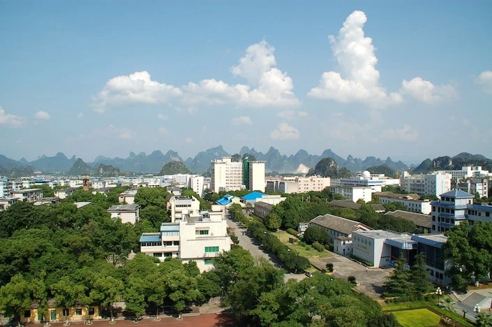 Đại học Sư phạm Quảng Tây - Thông tin và học bổng