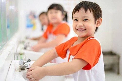 Giải pháp an toàn với miếng dán diệt khuẩn tay nắm cửa