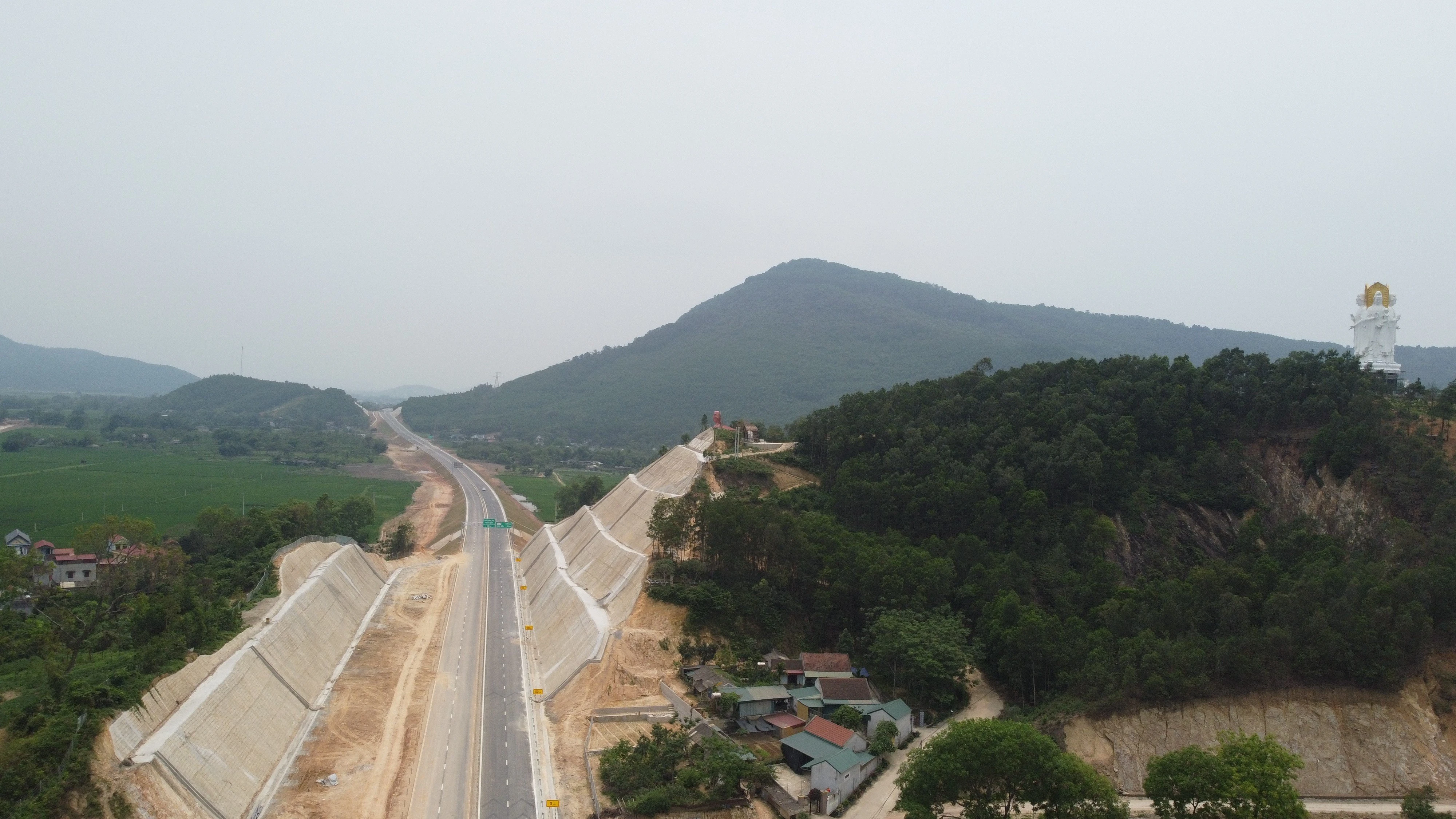 Cận cảnh cao tốc 12.000 tỷ nối liền Ninh Bình - Thanh Hóa thông xe hôm nay - Nhịp sống kinh tế Việt Nam & Thế giới