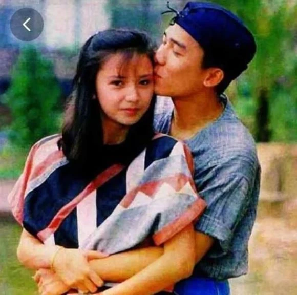 Tăng Hoa Thiên từng đăng ảnh bên Lương Triều Vỹ trong ngày lễ Tình nhân, nhìn cả hai đẹp như hoa nhưng cuối cùng cô lại thua Lưu Gia Linh