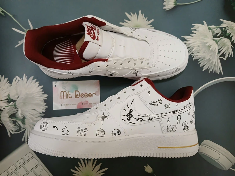 Shop Custom Giày Đẹp Và Uy Tín Tại TPHCM | Mít Decor