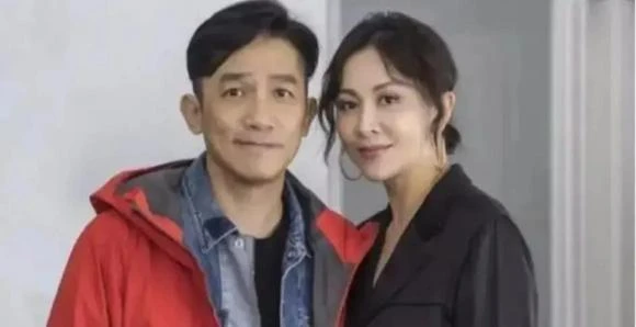 Tăng Hoa Thiên từng đăng ảnh bên Lương Triều Vỹ trong ngày lễ Tình nhân, nhìn cả hai đẹp như hoa nhưng cuối cùng cô lại thua Lưu Gia Linh