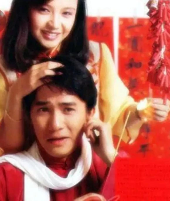 Tăng Hoa Thiên từng đăng ảnh bên Lương Triều Vỹ trong ngày lễ Tình nhân, nhìn cả hai đẹp như hoa nhưng cuối cùng cô lại thua Lưu Gia Linh